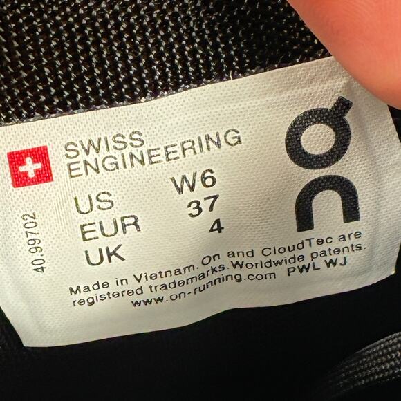 On Running Cloud X White Black Lace Up Running Shoes 40.99702 Women's Size 6 - Picture 9 of 10